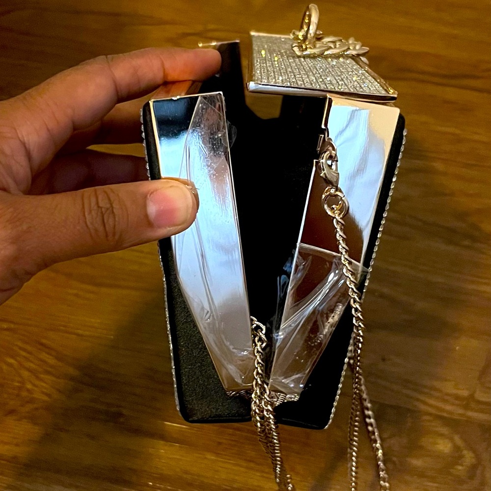 Clutch - Picture 2 of 4